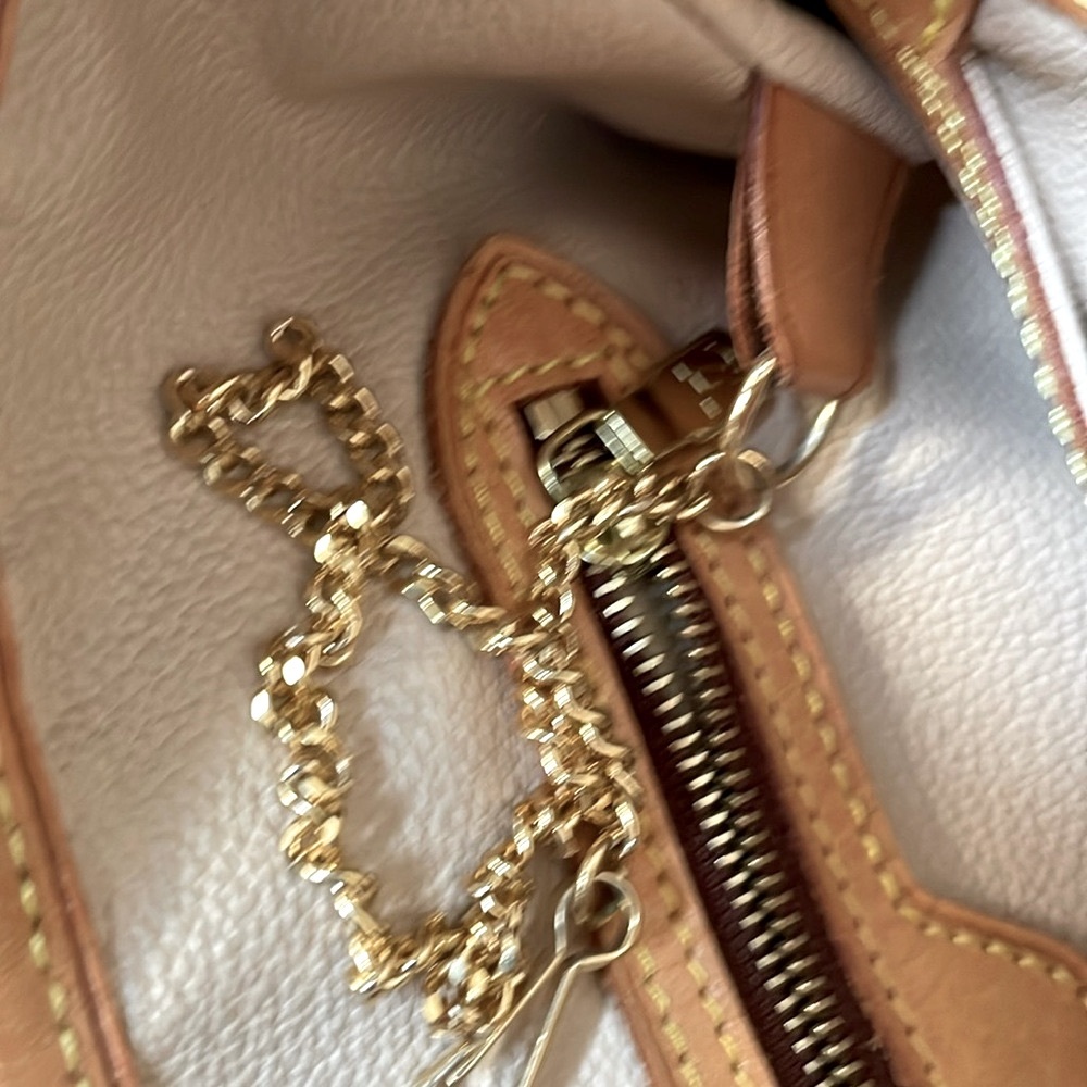 Authentic Large Bucket Shoulder Bag Louis Vuitton. - Picture 8 of 17